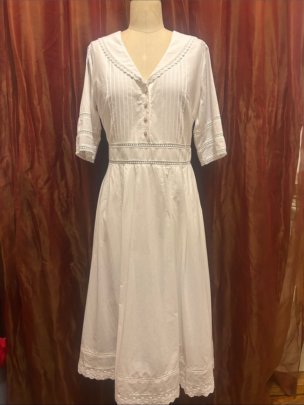 SIMPLE RETRO Vintage inspired Classic White V-Neck Midi Dress with Lace Trim